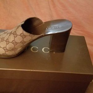 GUCCI BLOCK HEEL SANDAL